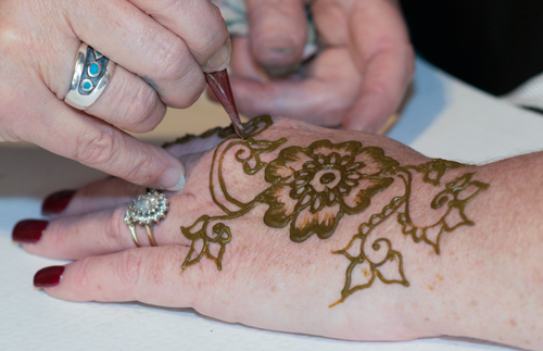 Juliet Eve henna painting